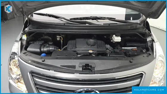 HYUNDAI STAREX 5-SEATER VAN