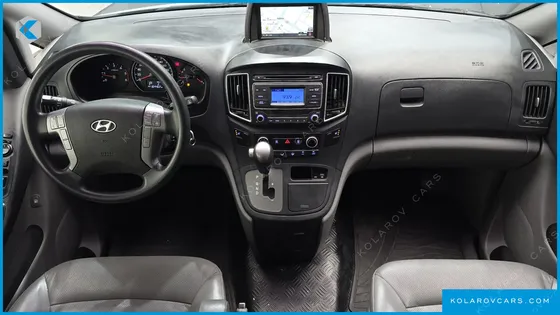HYUNDAI STAREX 5-SEATER VAN