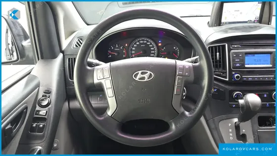 HYUNDAI STAREX 5-SEATER VAN