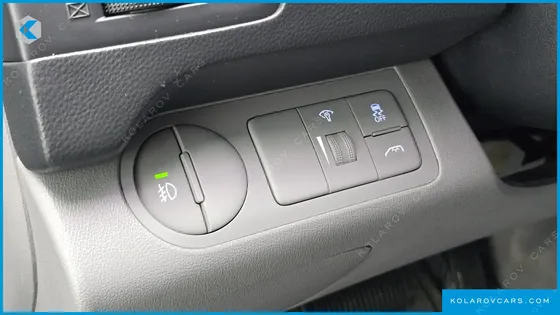 HYUNDAI STAREX 5-SEATER VAN