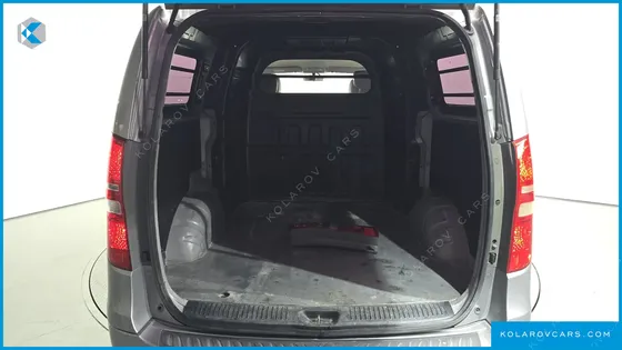 HYUNDAI STAREX 5-SEATER VAN