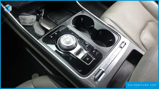 KIA CARNIVAL GASOLINE 9-SEATER SIGNATURE