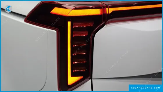 KIA CARNIVAL GASOLINE 9-SEATER SIGNATURE