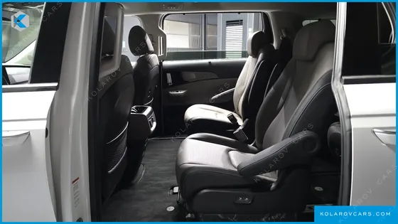 KIA CARNIVAL GASOLINE 9-SEATER SIGNATURE