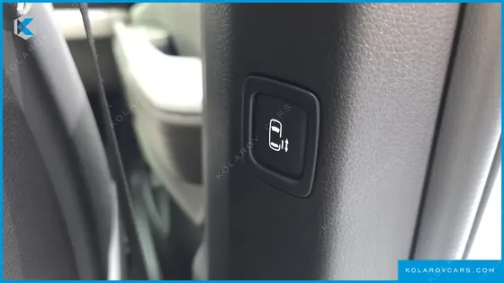 KIA CARNIVAL GASOLINE 9-SEATER SIGNATURE