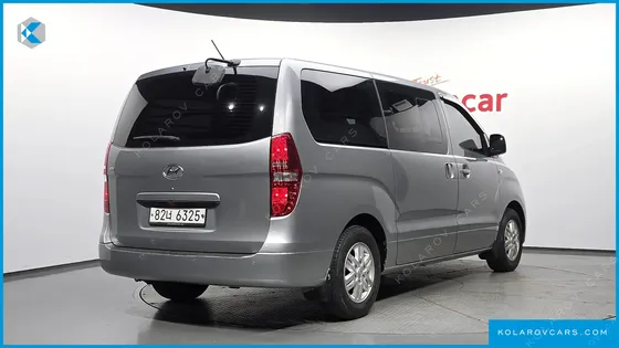 HYUNDAI STAREX 5-SEATER VAN