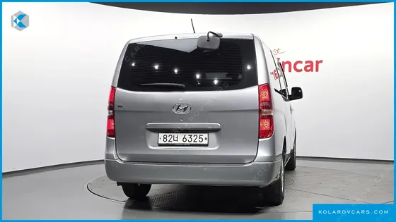 HYUNDAI STAREX 5-SEATER VAN