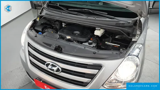 HYUNDAI STAREX 5-SEATER VAN