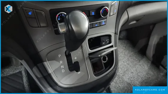 HYUNDAI STAREX 5-SEATER VAN