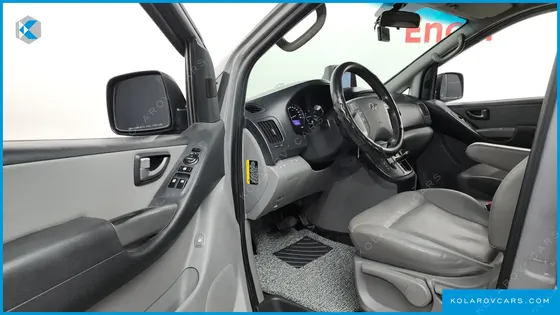 HYUNDAI STAREX 5-SEATER VAN