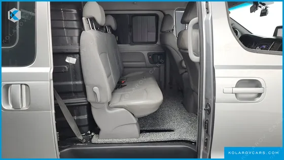 HYUNDAI STAREX 5-SEATER VAN