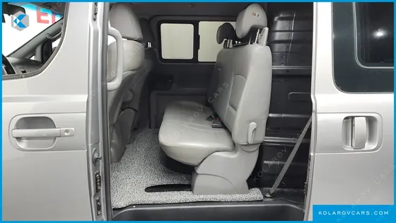 HYUNDAI STAREX 5-SEATER VAN