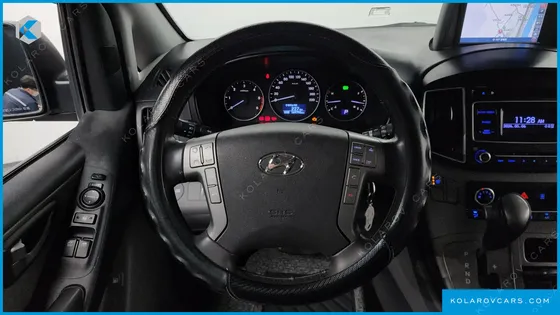 HYUNDAI STAREX 5-SEATER VAN