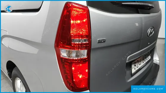 HYUNDAI STAREX 5-SEATER VAN