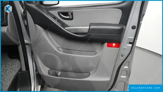 HYUNDAI STAREX 5-SEATER VAN