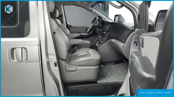 HYUNDAI STAREX 5-SEATER VAN