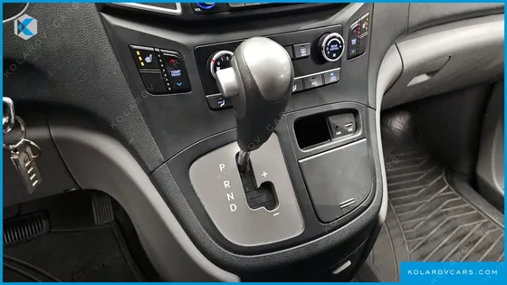 HYUNDAI STAREX 12-SEATER WAGON