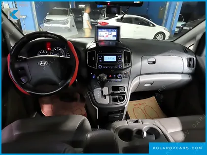 HYUNDAI STAREX 12-SEATER WAGON