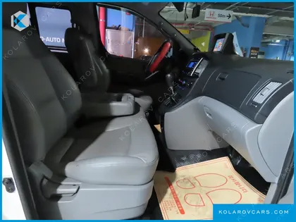 HYUNDAI STAREX 12-SEATER WAGON