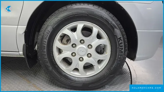 HYUNDAI STAREX 5-SEATER VAN