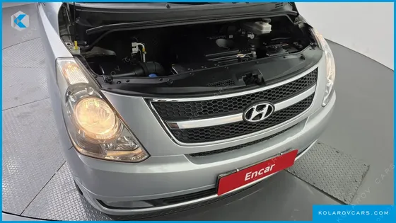 HYUNDAI STAREX 5-SEATER VAN