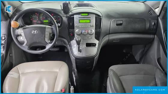 HYUNDAI STAREX 5-SEATER VAN