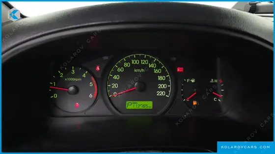 HYUNDAI STAREX 5-SEATER VAN