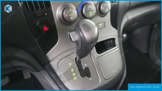 HYUNDAI STAREX 5-SEATER VAN
