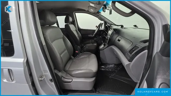 HYUNDAI STAREX 5-SEATER VAN