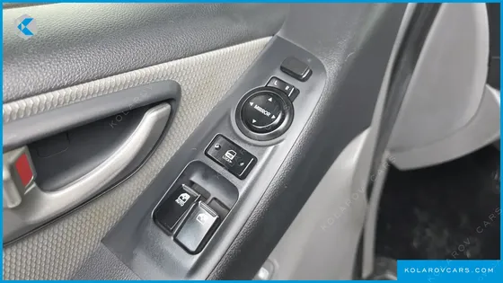 HYUNDAI STAREX 5-SEATER VAN