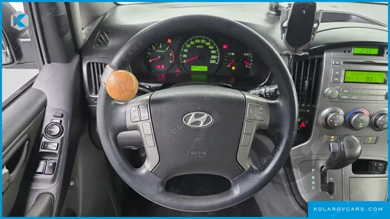 HYUNDAI STAREX 5-SEATER VAN