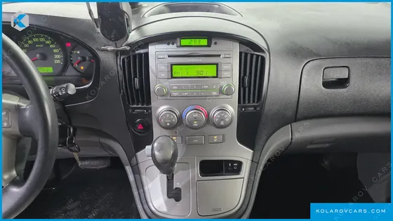 HYUNDAI STAREX 5-SEATER VAN