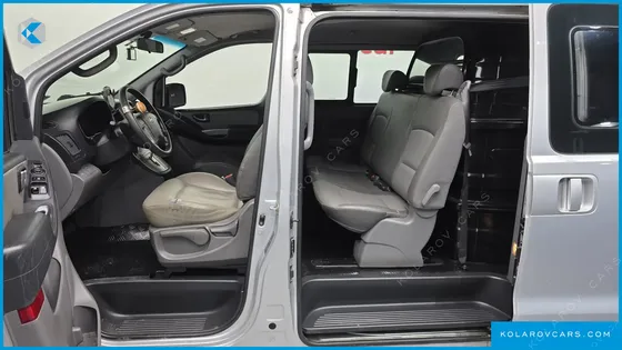 HYUNDAI STAREX 5-SEATER VAN