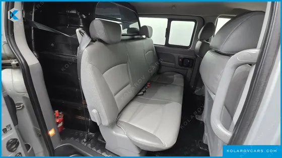 HYUNDAI STAREX 5-SEATER VAN