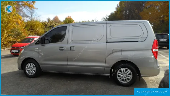 HYUNDAI STAREX 3-SEATER VAN