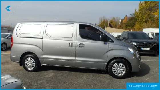 HYUNDAI STAREX 3-SEATER VAN