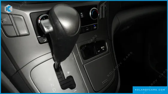 HYUNDAI STAREX 3-SEATER VAN