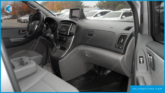 HYUNDAI STAREX 3-SEATER VAN