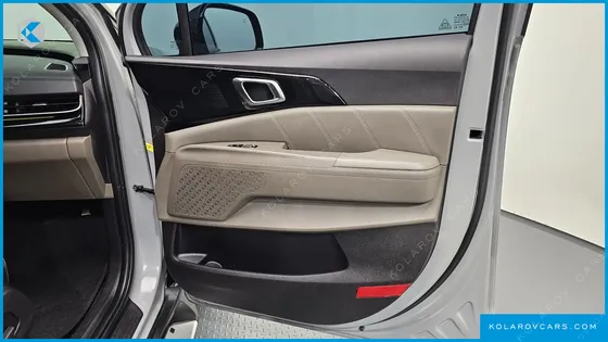 KIA CARNIVAL DIESEL 9-SEATER GRAVITY