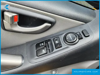 HYUNDAI STAREX 12-SEATER WAGON