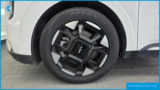 KIA CARNIVAL DIESEL 7-SEATER OUTDOOR