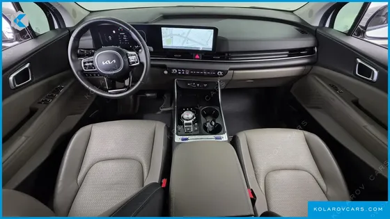 KIA CARNIVAL DIESEL 7-SEATER OUTDOOR