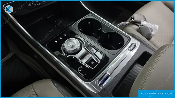 KIA CARNIVAL DIESEL 7-SEATER OUTDOOR
