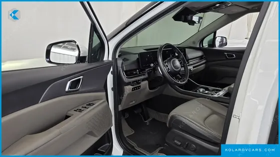KIA CARNIVAL DIESEL 7-SEATER OUTDOOR