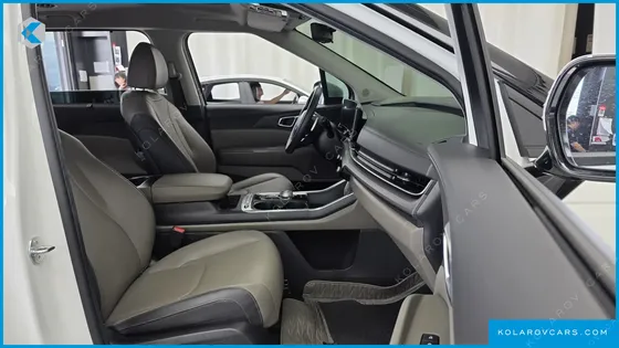 KIA CARNIVAL DIESEL 7-SEATER OUTDOOR