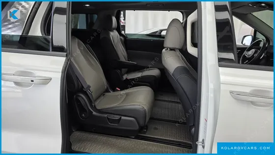 KIA CARNIVAL DIESEL 7-SEATER OUTDOOR
