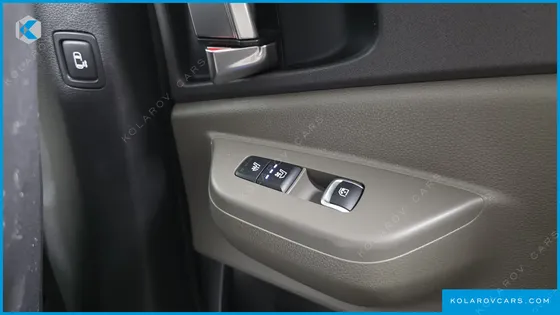KIA CARNIVAL DIESEL 7-SEATER OUTDOOR
