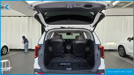 KIA CARNIVAL DIESEL 7-SEATER OUTDOOR