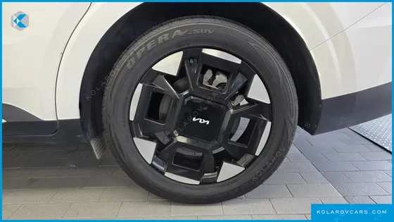 KIA CARNIVAL DIESEL 7-SEATER OUTDOOR