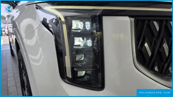 KIA CARNIVAL DIESEL 7-SEATER OUTDOOR